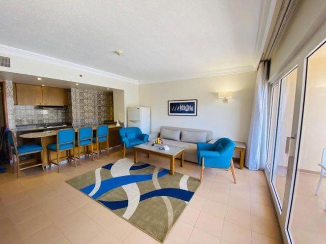 Hurghada Suites & Apartments Serviced By Marriott Eksteriør billede A typical apartment at the resort